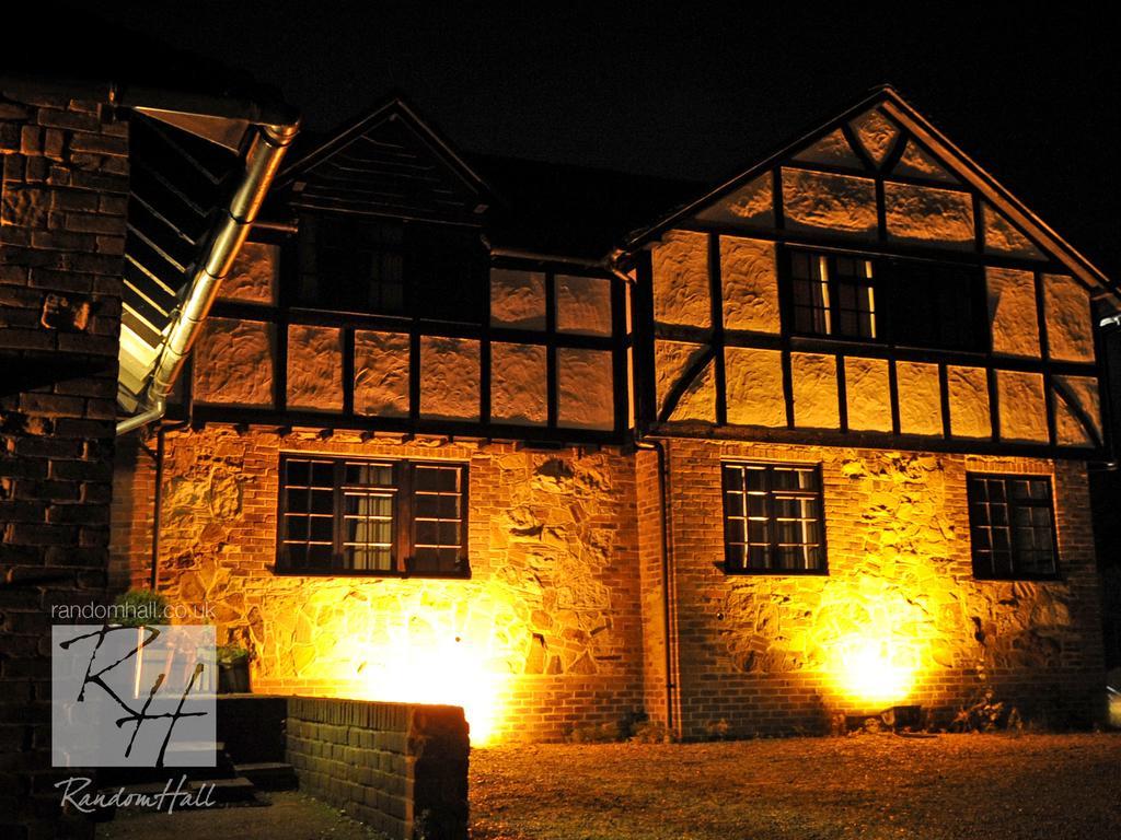 Random Hall Slinfold Exterior photo